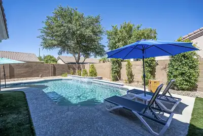 Dessert oasis with king suite close to downtown Gilbert