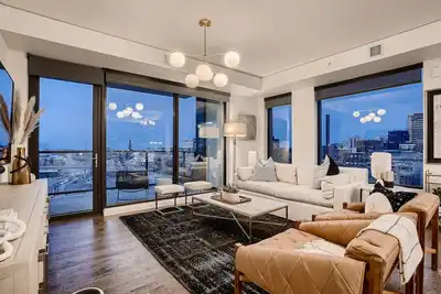 Image de Luxury Furnished Condo in the Iconic Coloradan Live in the Heart of Denver!