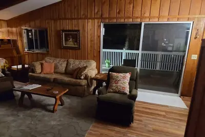 Image de Quaint getaway cabin on an exclusive Northwoods lake