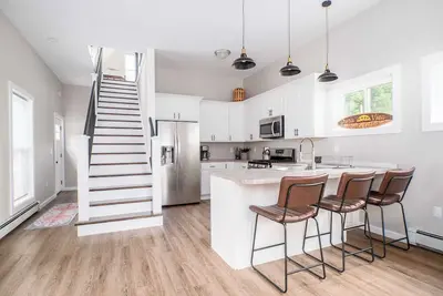 Image de Chalet nouveau et moderne avec vues du lac