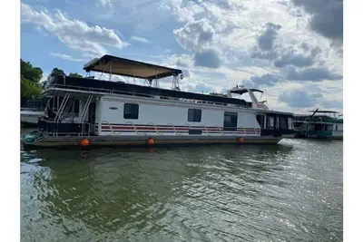 Image de Stunning Lake Wylie Houseboat with dramatic views