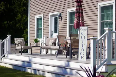 Image de The Beach House: 8 min walk to Misquamicut, sleeps 5, beach parking/walk on pass