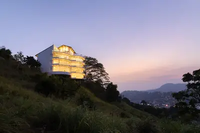 Image de 7 Minutes from from Kandy City is The Summit