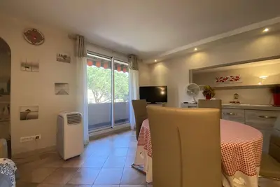 Image de Saint-Maxime Centre: Appartement T2 - 4 Couchages avec Parking et Plage à Pied