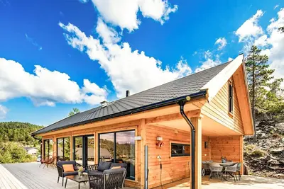 Image de Belle maison de 4 chambres à Sannidal