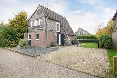 Image de Beautiful vacation home on watery recreation park Yn'e Lijte Grou