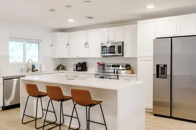 Image de Blue Haven | New | Sleeps 8 | Downtown Georgetown