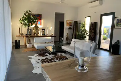 Image de Loue villa contemporaine d’architecte 160m²  - Centre ville, calme, vue montagne