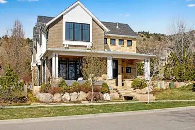 Image de Desirable modern house, steps to Sanitas loop trail and walk to downtown Boulder