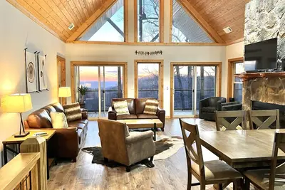 Image de Live the High Life! Views, Hot Tub, Pup Friendly!