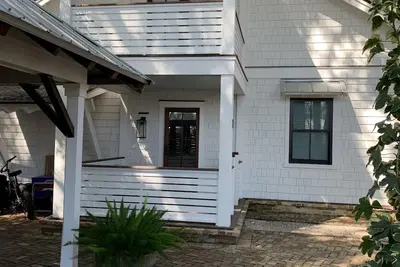 Image de Private courtyard cottage-5 min from the beach