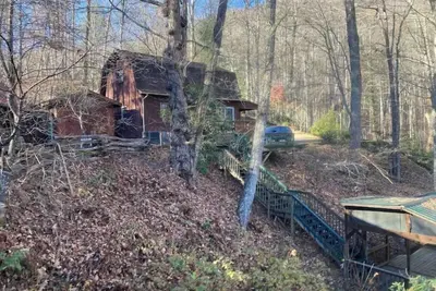 Image de Unique mountain property with main house and cabin