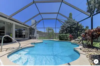 Image de Serene and Beautiful Villa with Pool in Palm Bay