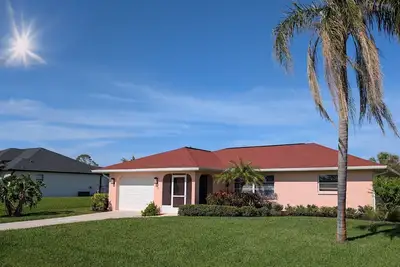 South Venice Pet-Friendly ~ Close to Local Beaches!