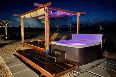 Image de Joshua Tree getaway w/ Hot Tub & Game Room