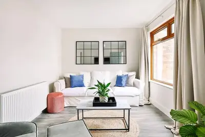 Image de Family Town House (with garden & parking)