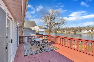 Image de Waterfront home with dock, pool and hot tub! Notre Dame Football