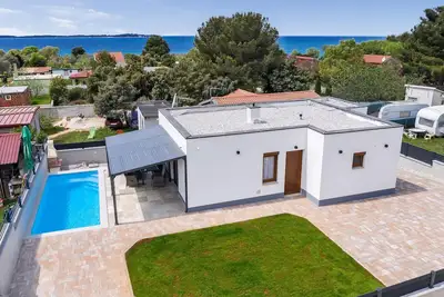 Image de Belle maison Ă Peroj avec vue sur la.