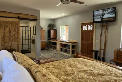 Image de Lovely cottage on horse farm with petting zoo and trails