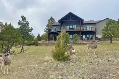 Image de Luxury Lake House with Amazing Views of Glendo Lake and Mountains