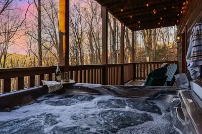 Image de PrivateHotTub+Theater+PoolTbl|7MinDollywood&Gburg