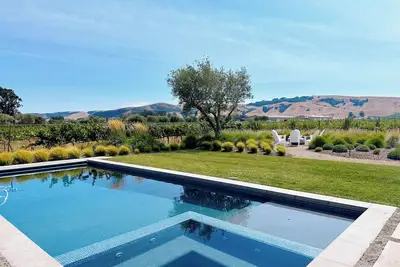 Image de Architect’s Poolside Vineyard Residence - 7 Min from Sonoma Square