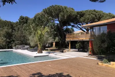 Image de 2 chambres avec piscine, 2 mn à pied de la mer dans un parc au milieu d’Arcachon
