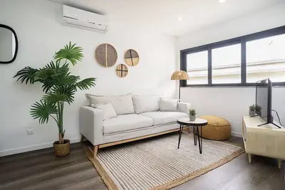 Image de Arla Yellow Apartment, Wifi, Ac, Balcony! New!