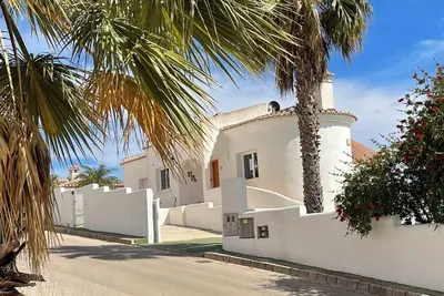 Image de Maison de vacances Casalucka4enjoy avec piscine privée et vue sur les montagnes