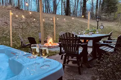 Image de New River Gorge Oasis-Hot Tub- Game Room- Fire pit- Good Vibes