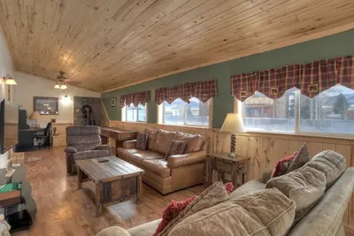 Image de Family Friendly Cabin - Near Downtown Creede - Shuffleboard