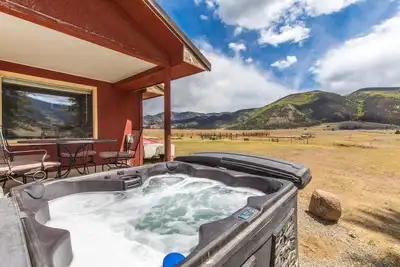 Image de Fisherman's Paradise - Pet Friendly, Private Creek, Fireplace, Hot Tub