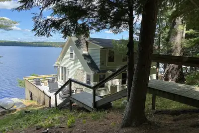 Image de Newly Renovated Waterfront House on Lake Damariscotta; Great for Fall Festivals!