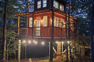 Image de Branches Up Tree House Mountain Getaway