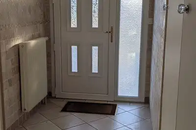 Image de Maison de campagne spacieuse à 15 minutes de la ville, animaux acceptés!