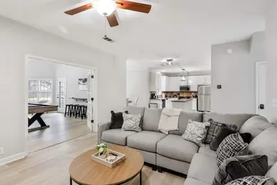 Image de Spacious Home w/ Pool Table Near Atl & The Battery