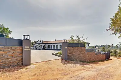 Image de Luxury Big Pool Villa with Farm & Zoo