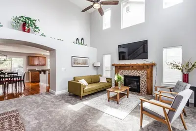 Image de Upscale House for up to 20 with Fire Pit & Pool