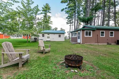 Image de A Pair Of Cozy Cabins With Private Pier On Lake Petenwell