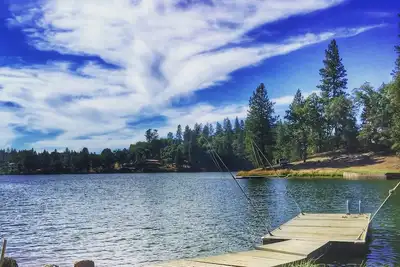 Image de Family Lakehouse-Close to Auburn and Tahoe Area