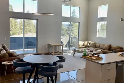 Penthouse Apartment Truckee: Private/Spacious/Modern