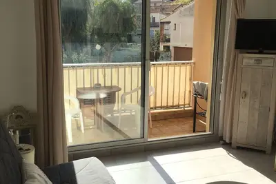 Image de Studio cabine ensoleillé en plein centre ville dans résidence avec piscine