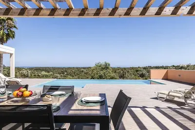Image de superbe Villa fraichement rénovée 10 personnes, vue mer et campagne