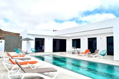 Image de modern newly built villa