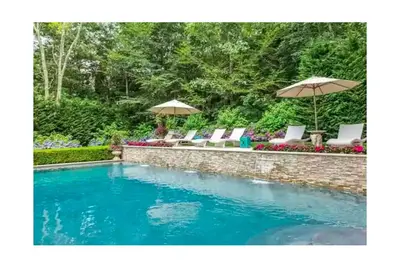 Image de South Hampton, 3 bed, 3 bath with pool and outdoor fireplace. Great location
