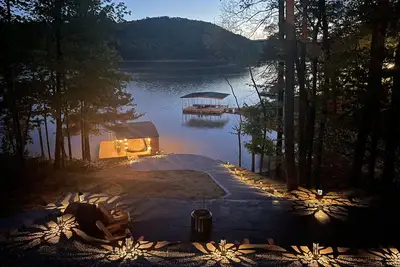 Image de Spacious Lakefront Home; Newly Renovated in 2022!