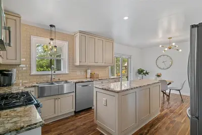 Image de 10mins to downtown Ranch living on 1/2 acre