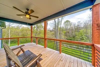 Image de New-build near town with fireplace, central Ac, washer/dryer, deck & great views