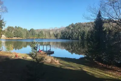 Image de Nature’s Quiet Call – A Peaceful Lakeside Retreat Near Bancroft.