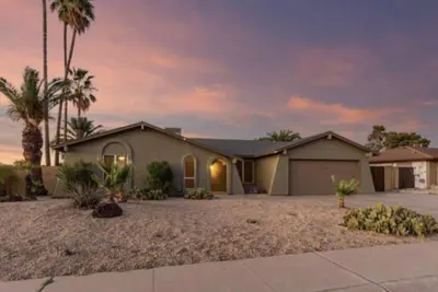 Image de Beautiful 4 Br, stunning Pool- Close to Spring Training & State Farm Stadium